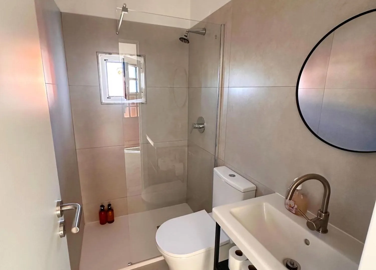 Lisbon Airport Guesthouse Homestay