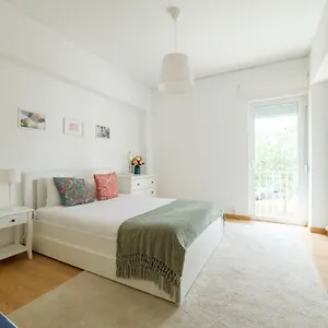 Olivais Spacious Near Airport Apartment